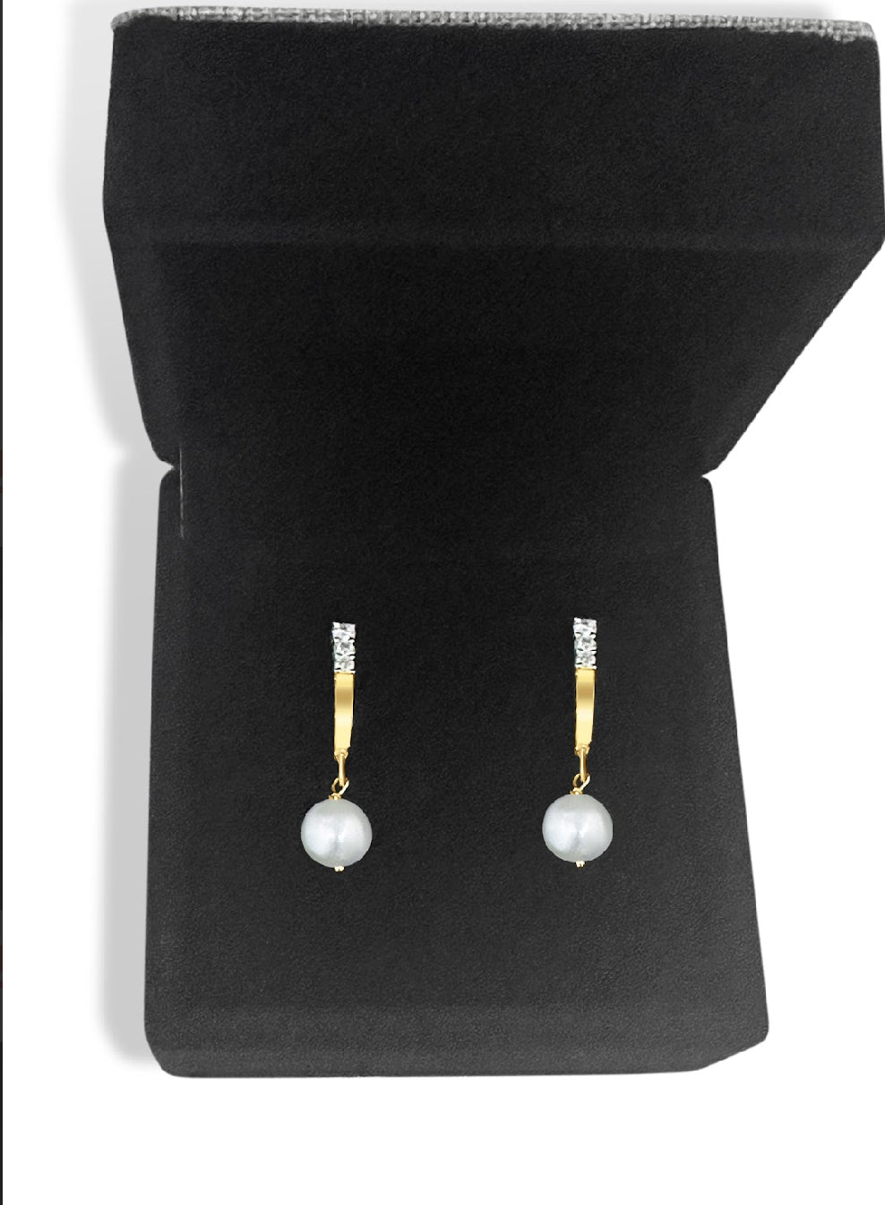Natural saltwater pearl gold ear rings, with diamond
