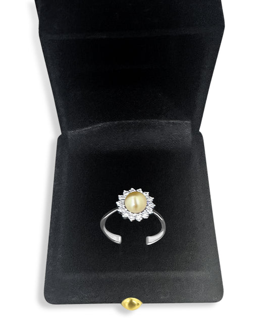 Natural saltwater pearl white gold ring, with diamond