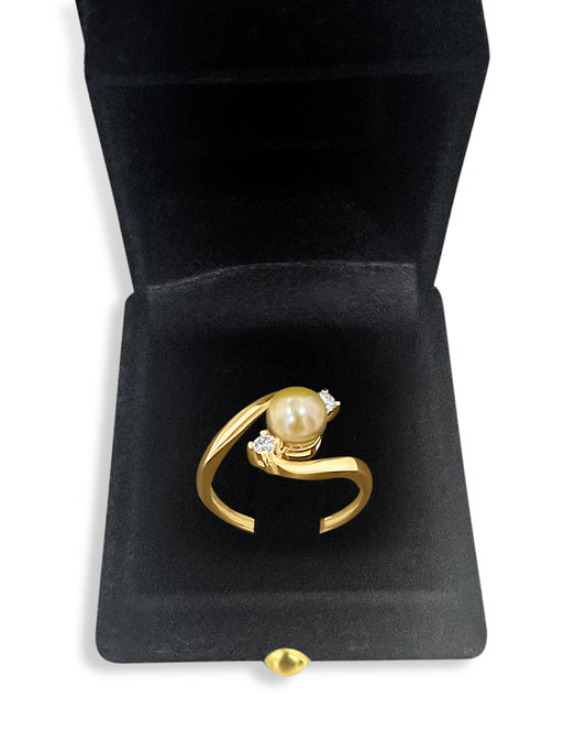 Natural saltwater pearl gold ring, with diamond